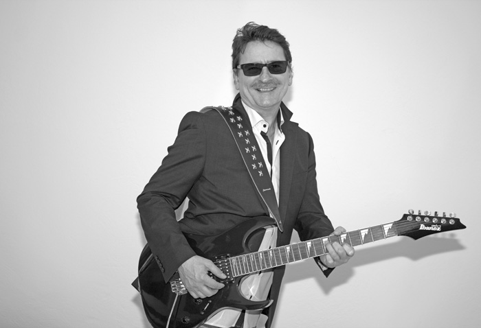 Waldemar — Sänger · Songwriter · Gitarre · Keyboard · Mendios Olpe